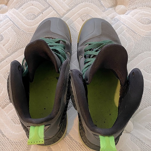 Lebron 9’s (7y) Men’s 7 - Picture 5 of 7